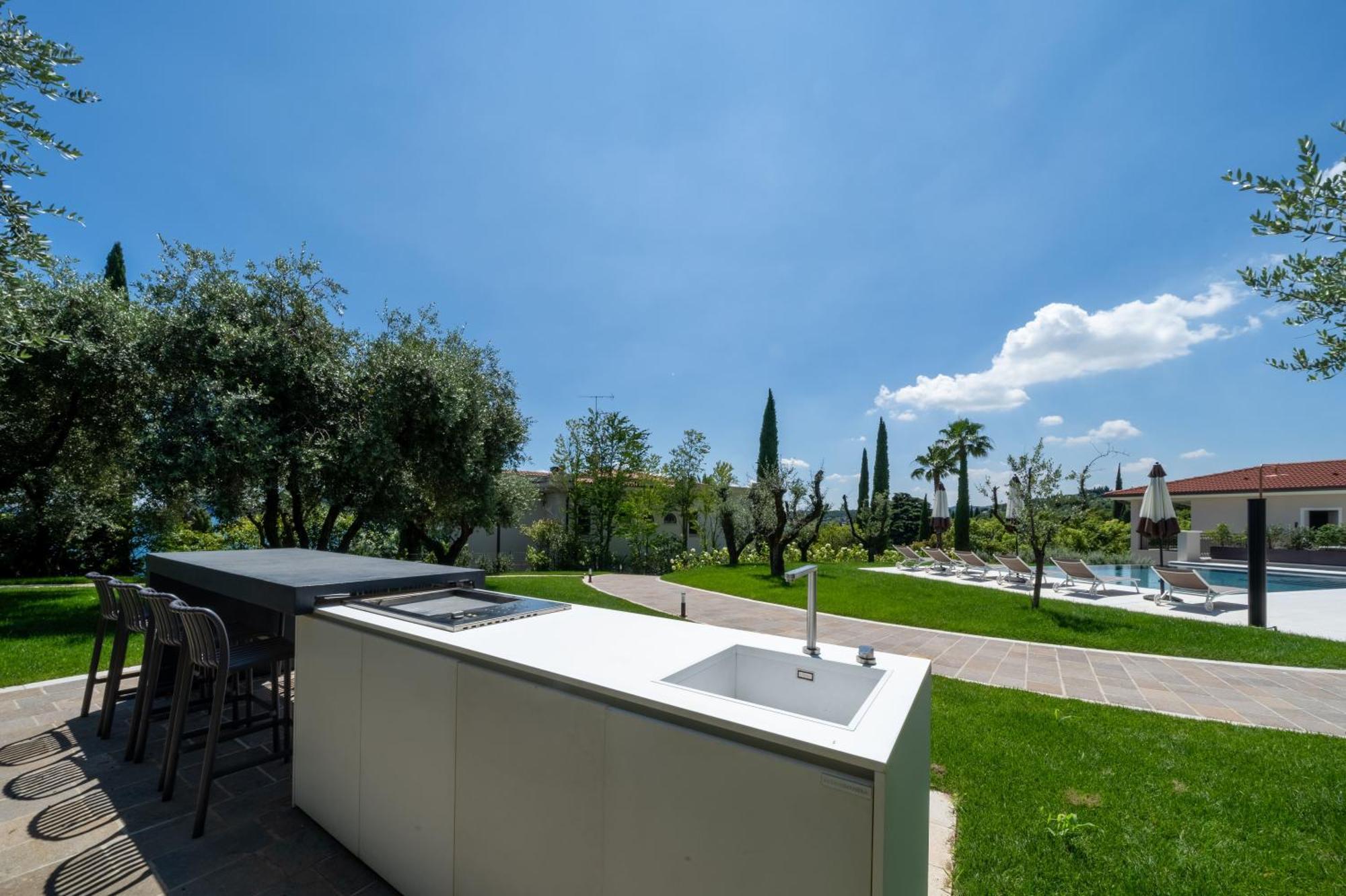 Villa Silvia Apartments San Felice del Benaco Exterior photo