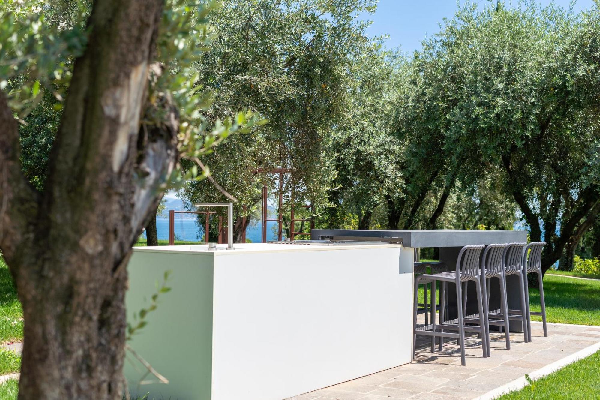Villa Silvia Apartments San Felice del Benaco Exterior photo