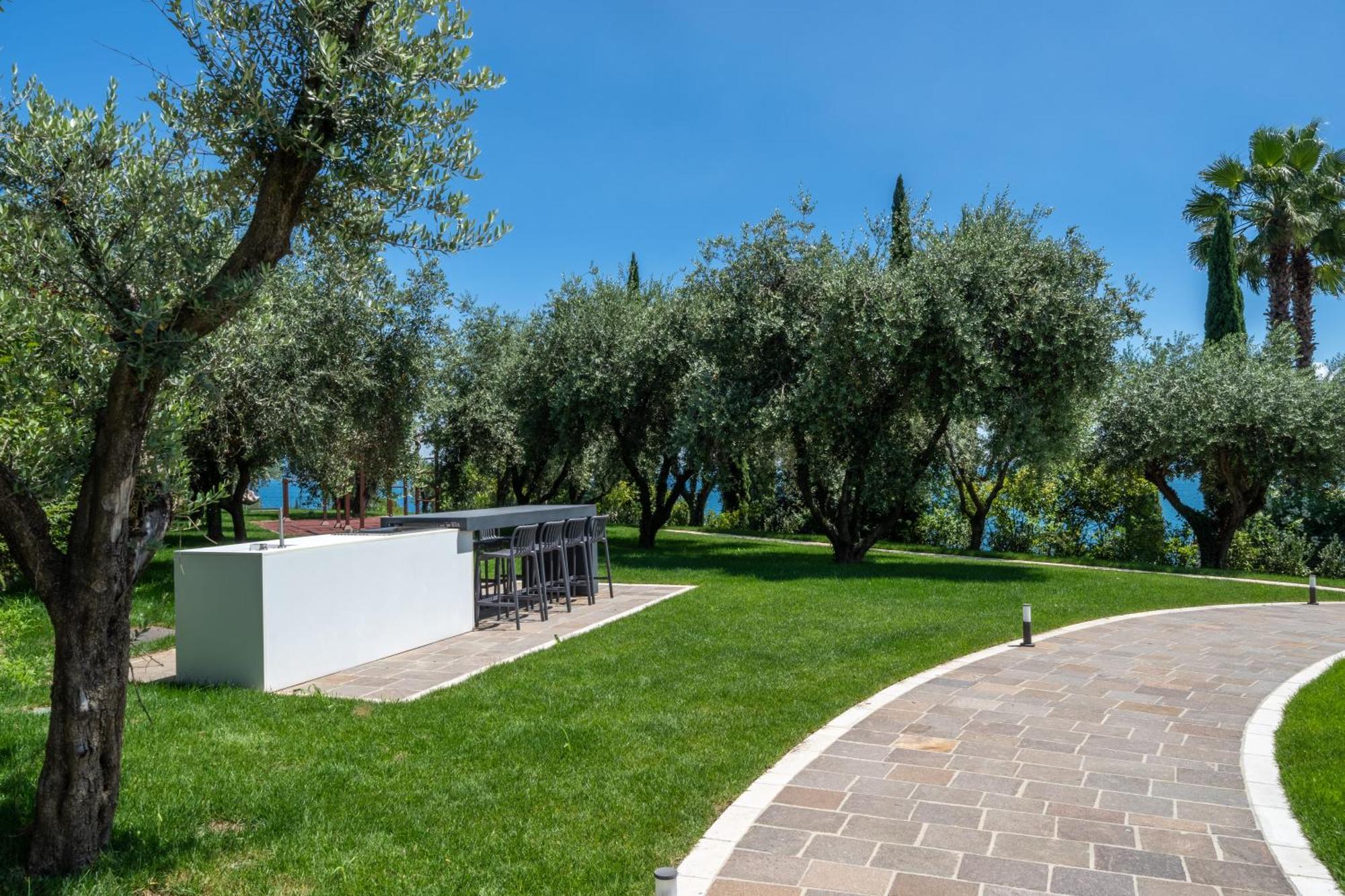 Villa Silvia Apartments San Felice del Benaco Exterior photo