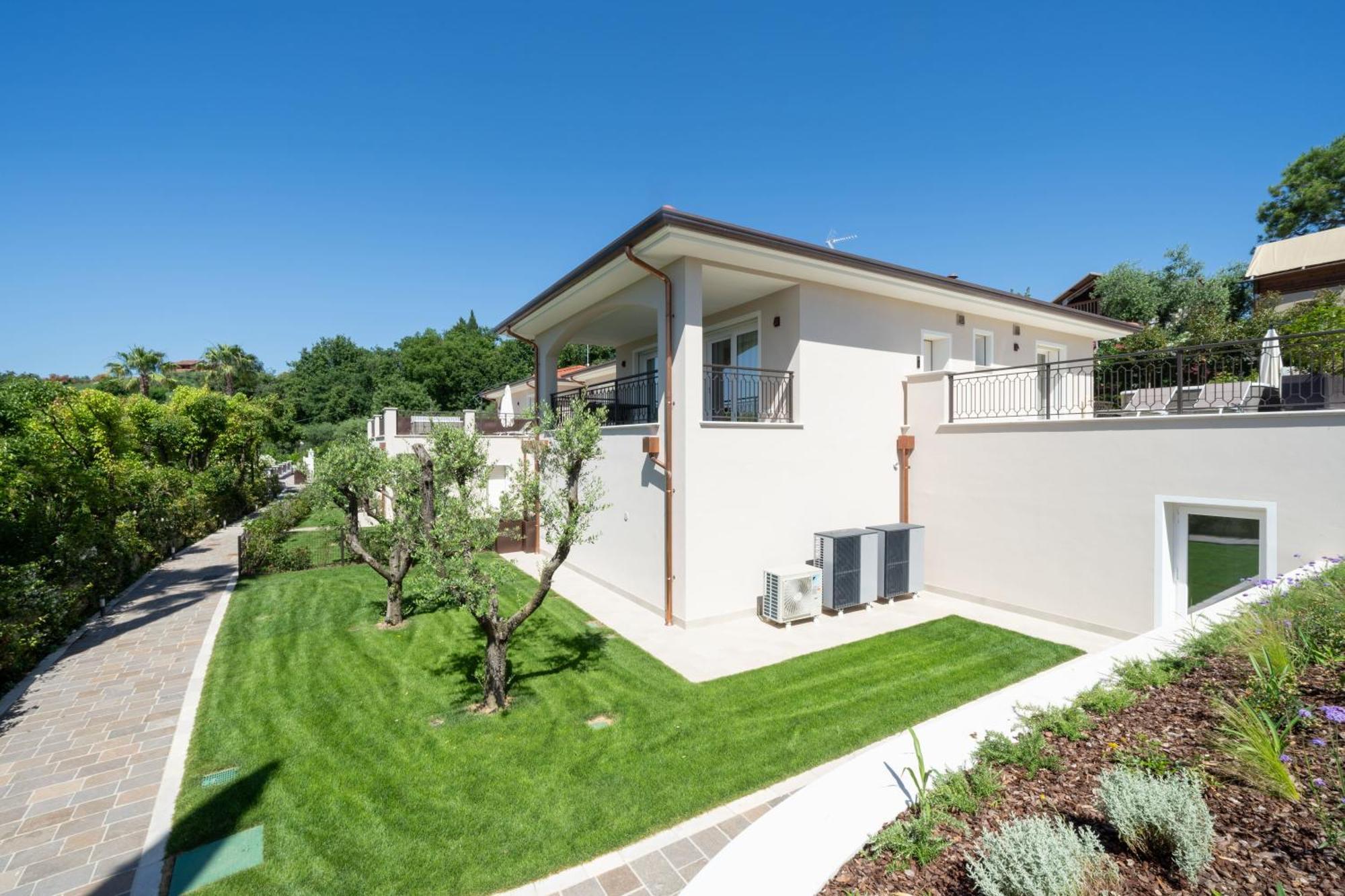 Villa Silvia Apartments San Felice del Benaco Exterior photo